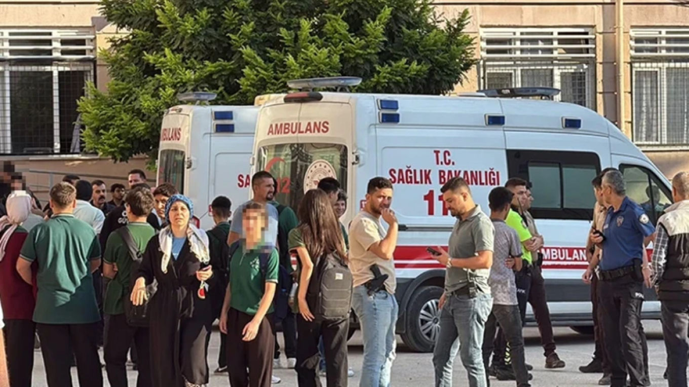 VIDEO: Armed attack outside a high school in Turkey; students injured