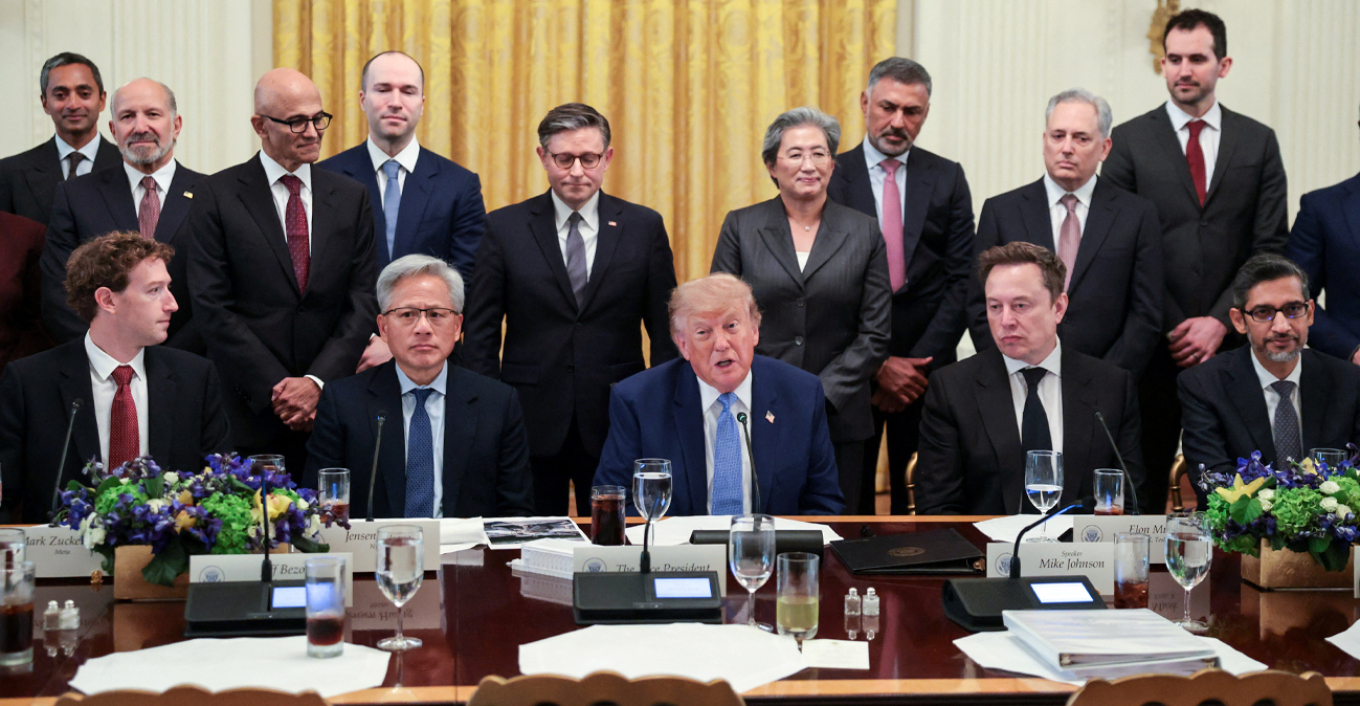 “Super Intelligence” Instead of “Artificial Intelligence”: Trump and AI Giants Agree on “Self-Regulation”