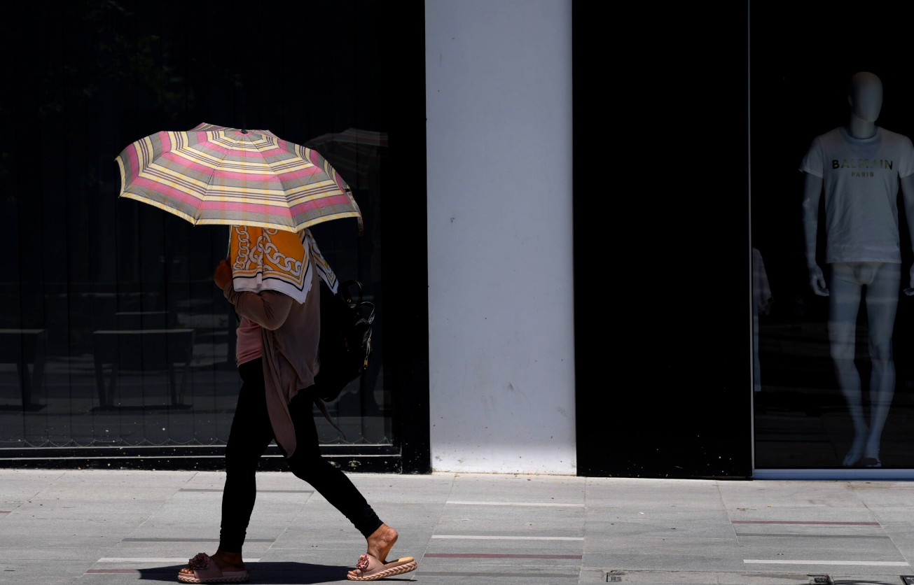Temperatures are “nearing” 38°C; when is a drop in temperature expected?
