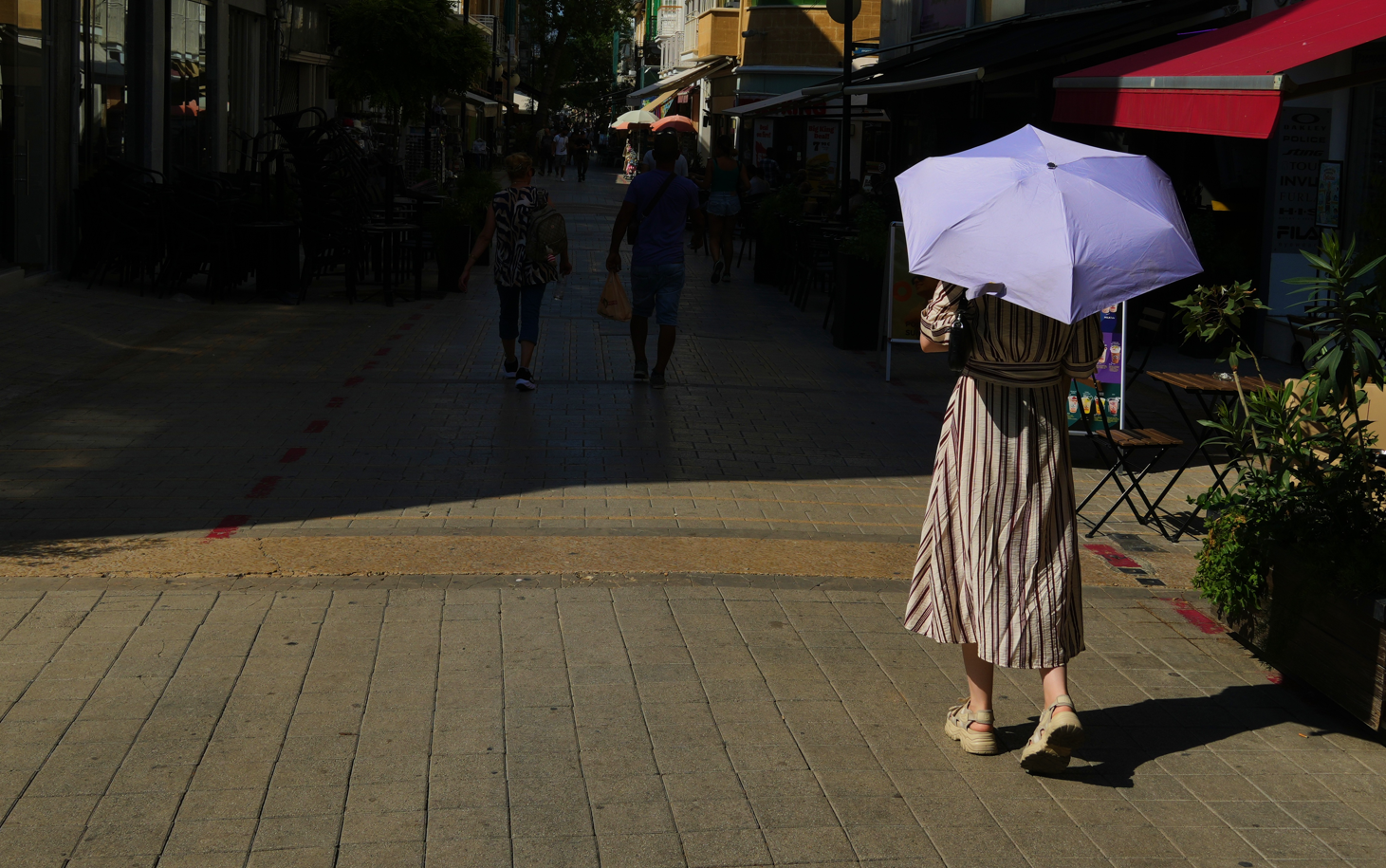 A slight drop in temperature on Tuesday, followed by highs in the 39s; detailed weather forecast