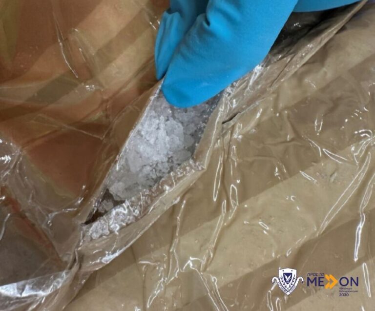 And a second arrest for the 1 kg of crystal meth that arrived by mail