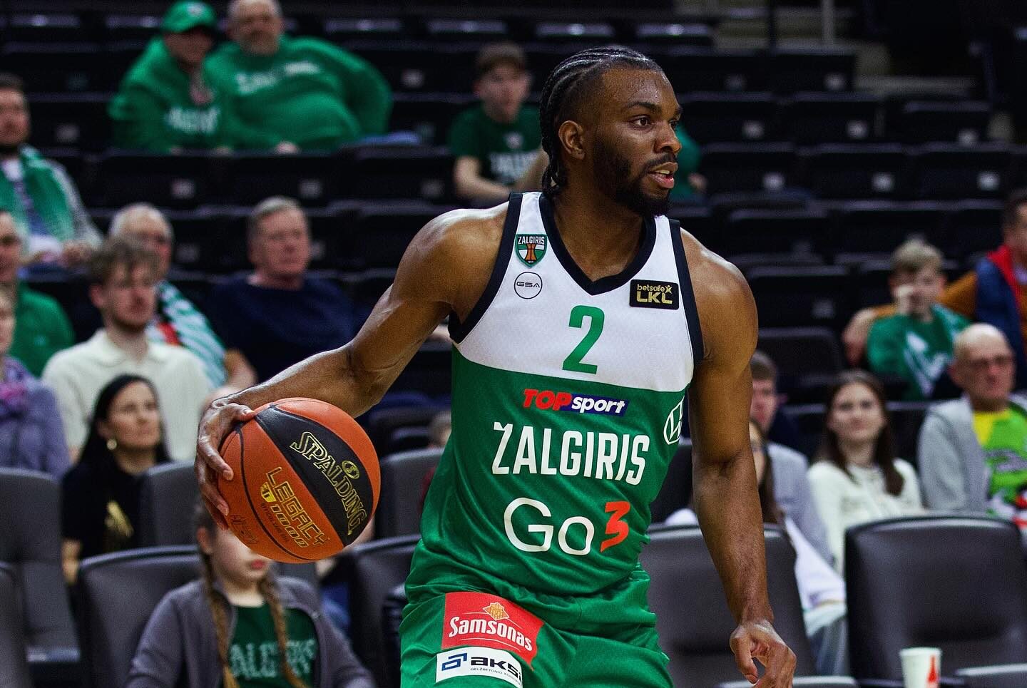 Double win in Bologna for Zalgiris, led by Valančiūnas’s double-double and Evans’s historic comeback
