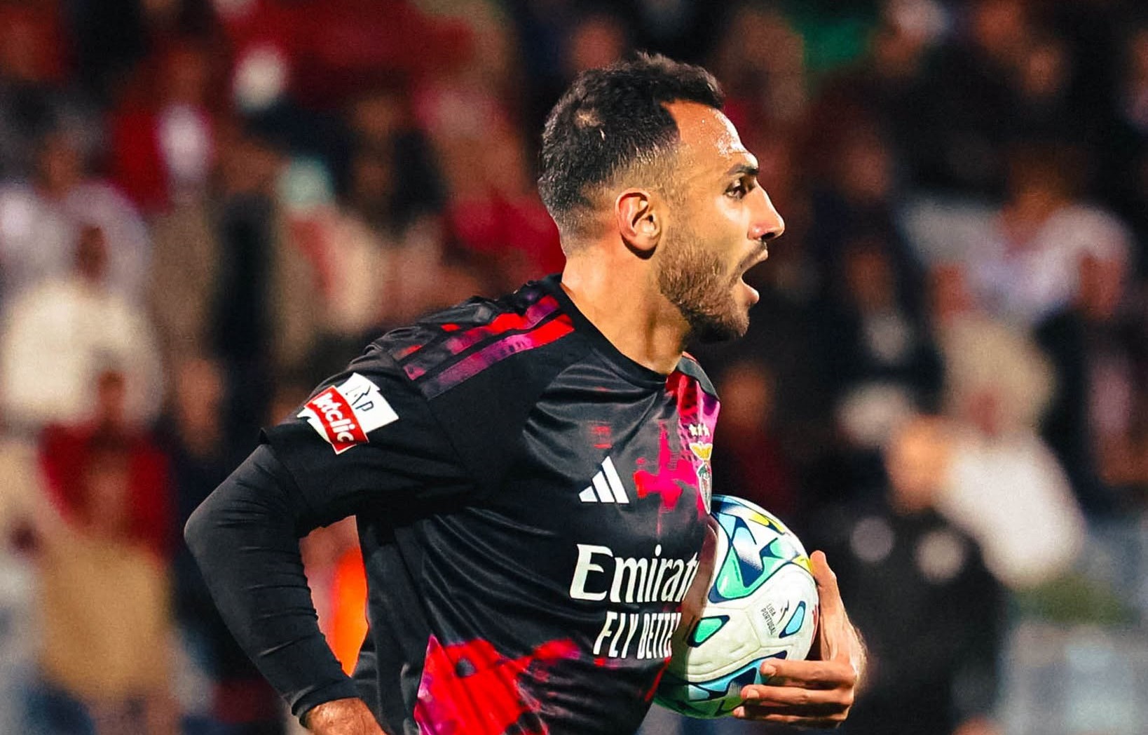 The formidable Pavlidis “sounded the charge” for the comeback; Benfica avoided a blunder