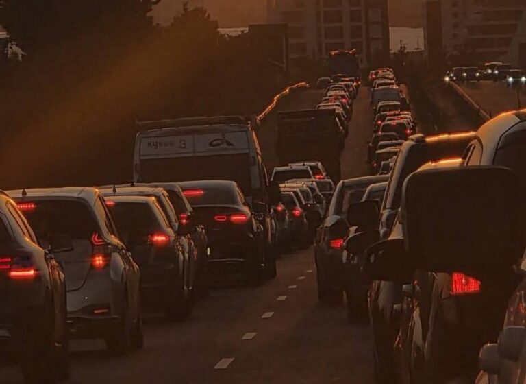 PHOTO: Kilometers-long traffic jams on the highway following a car accident