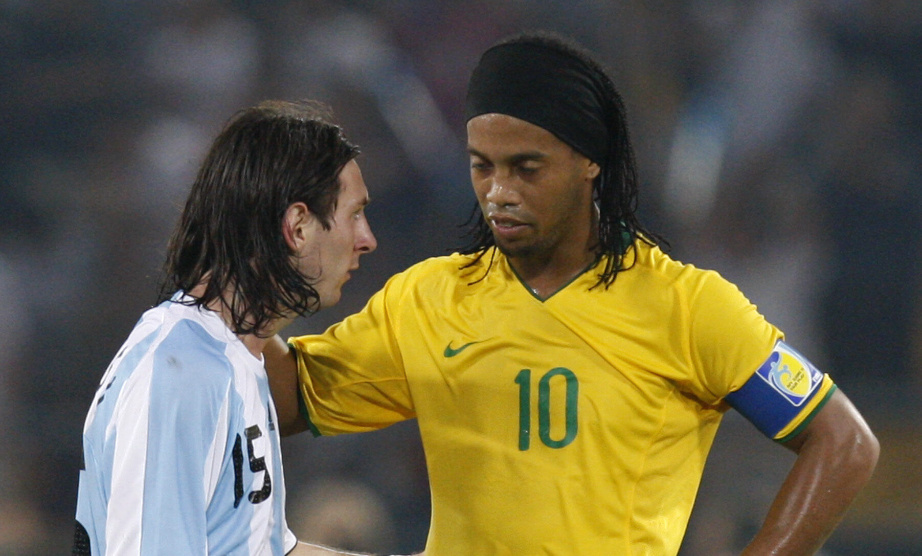 Ronaldinho Pays Tribute to Messi: “He Made Us Enjoy Soccer”