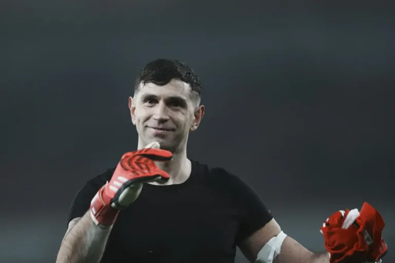 Martines: “I broke my finger in the Europa League final—it hurt during the World Cup, and it still hurts today.”