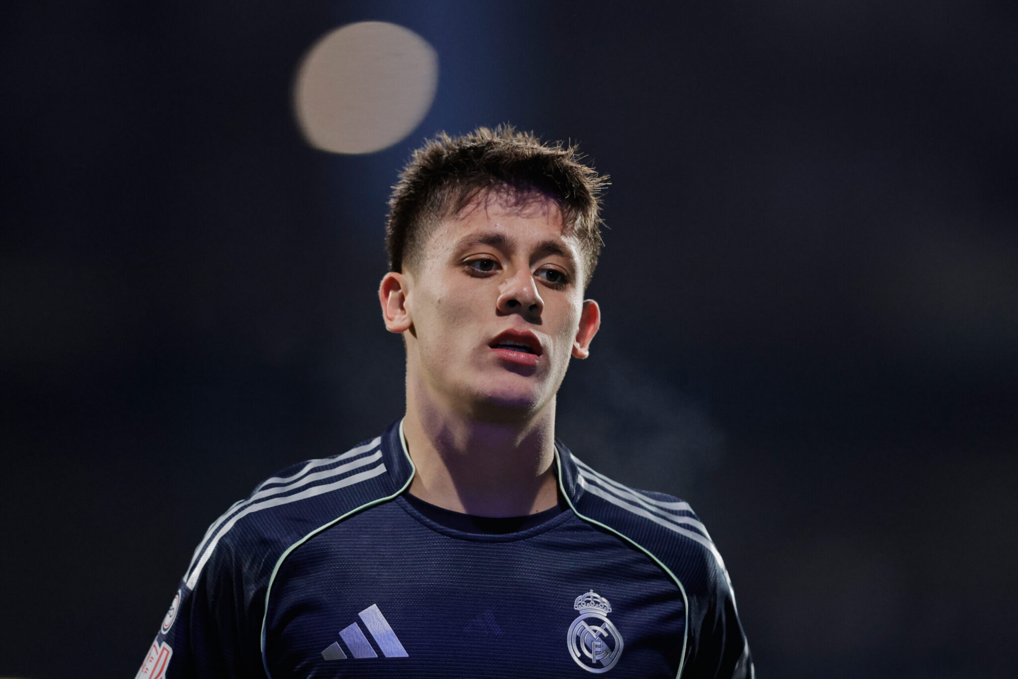 Real Madrid pulled off a legendary comeback against Roma, led by Güler; Paris Saint-Germain “sealed the deal” against City by halftime
