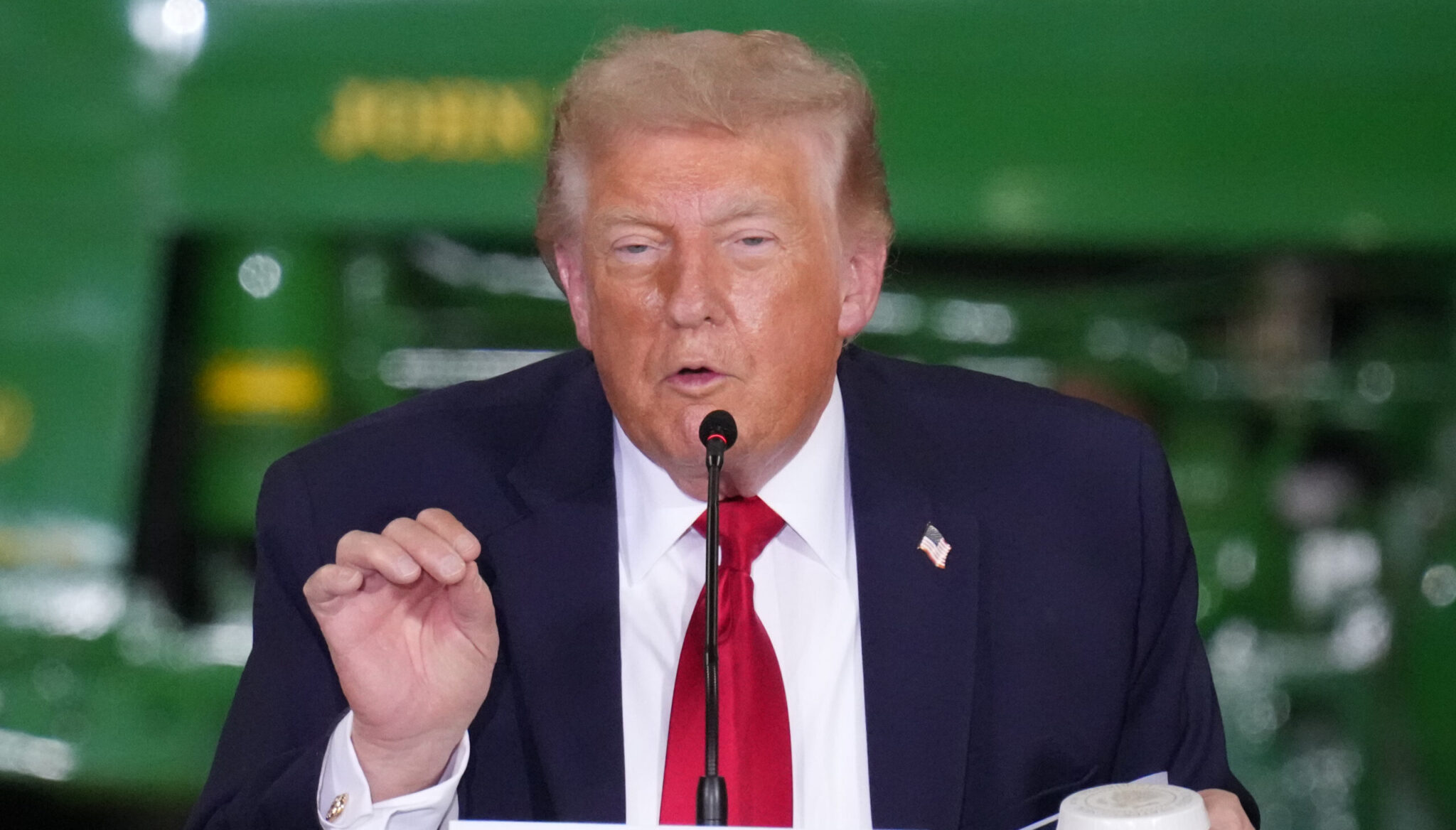 Trump warns: We will strike Iran very hard if it is proven to be behind the flydubai flight