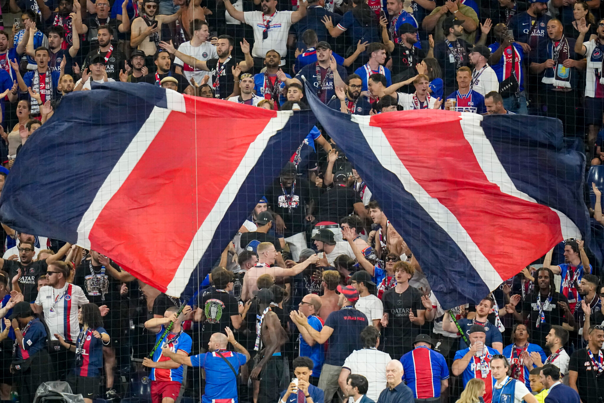 UEFA is preparing to punish Paris for the banner displayed against Barcelona