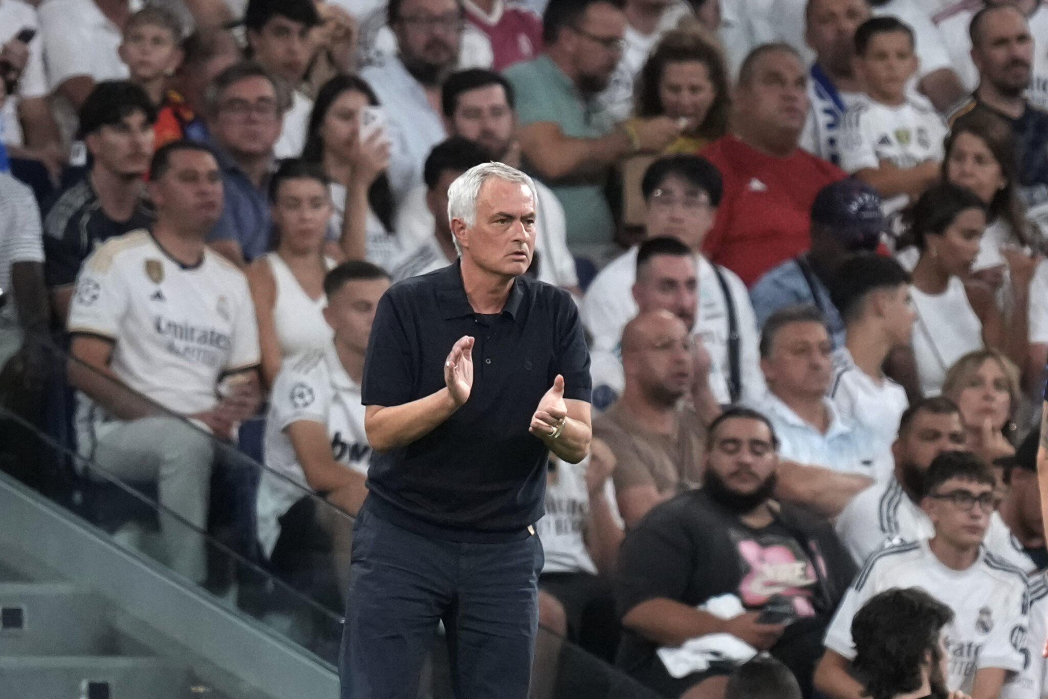 Mourinho on Sevilla’s “complaints” about the refereeing: “If we’re favored, I’ll say so—but we’ll be wronged more often.”