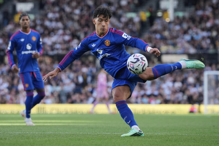 Man. United: Fine for lisandro martínez