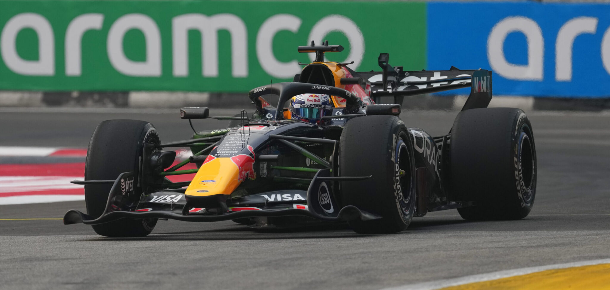 Verstappen continues with… broken brakes: The “Flying Dutchman” secured pole position for the Singapore Sprint Race