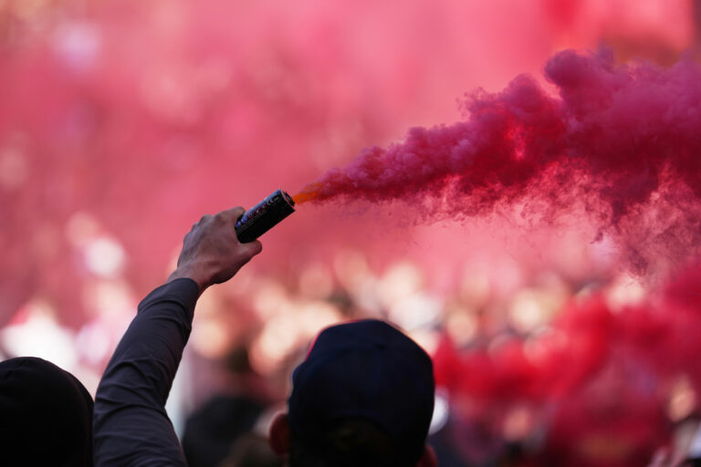 Arrests and a police officer injured outside “Anfield” after the derby