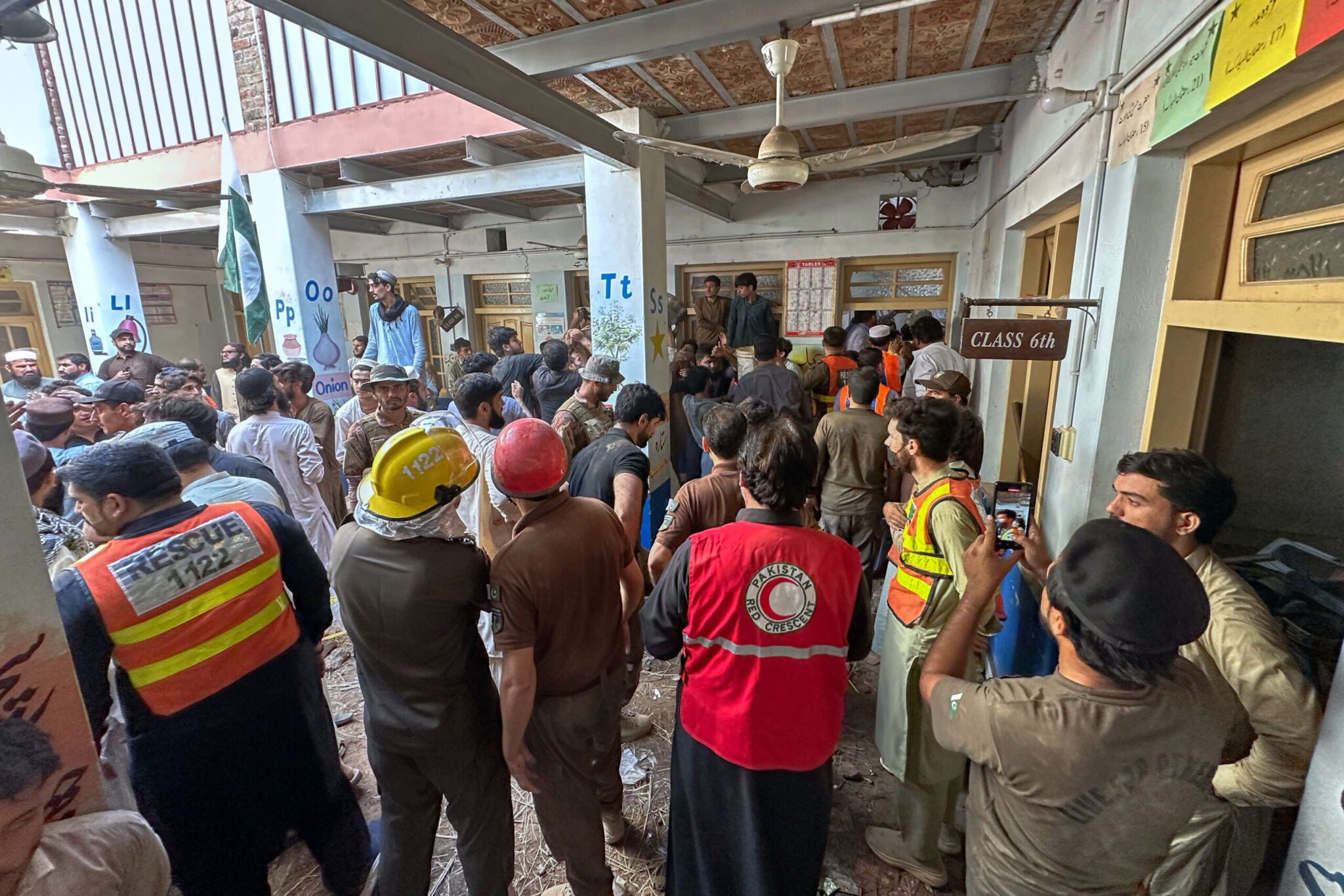 Tragedy in Pakistan: 27 students and one teacher killed after a school roof collapsed