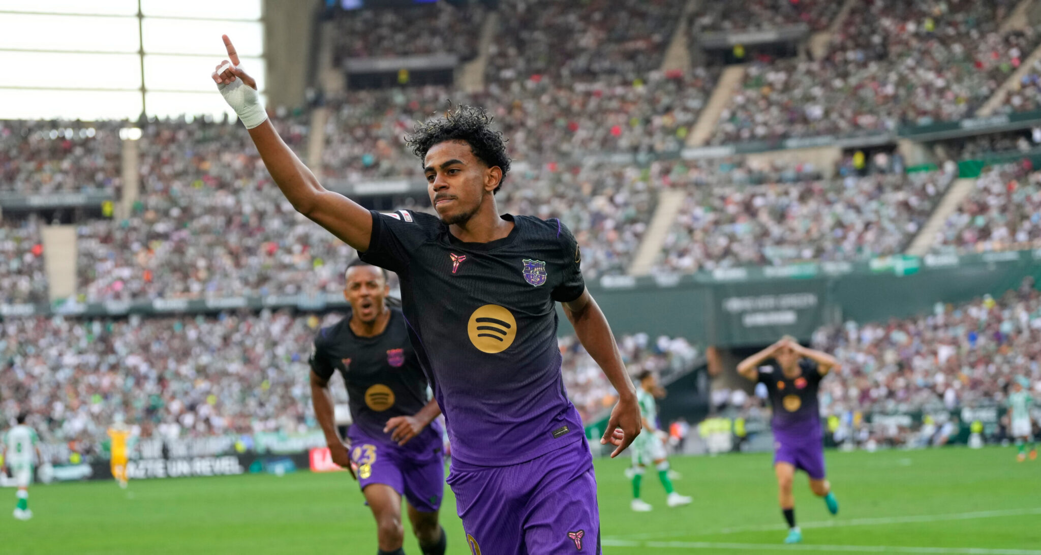 Barcelona looks like it’s from another planet with the otherworldly Yamal, a 5-0 win over Betis, and continues its perfect run