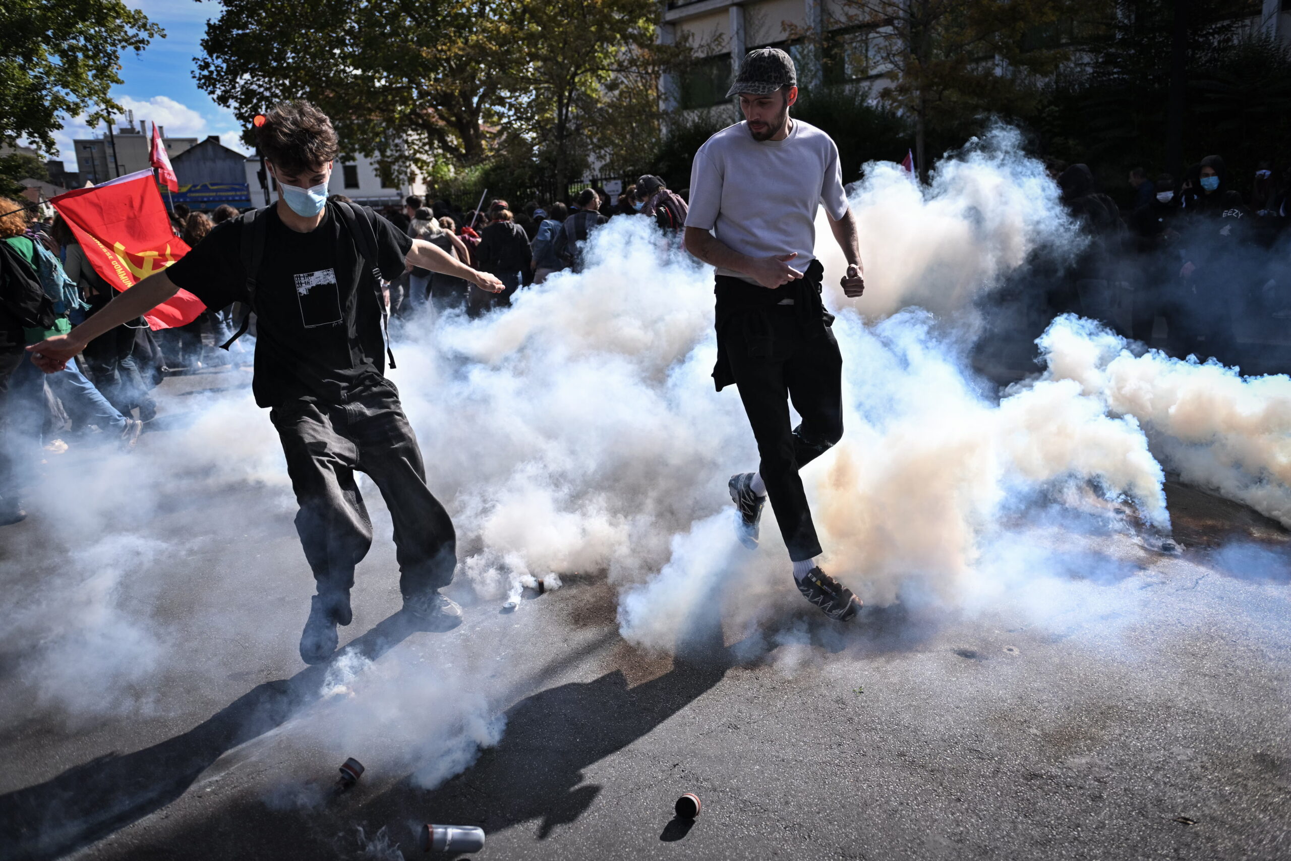 France on a Knife’s Edge: Escalating Violence and Unrest in Student Protests