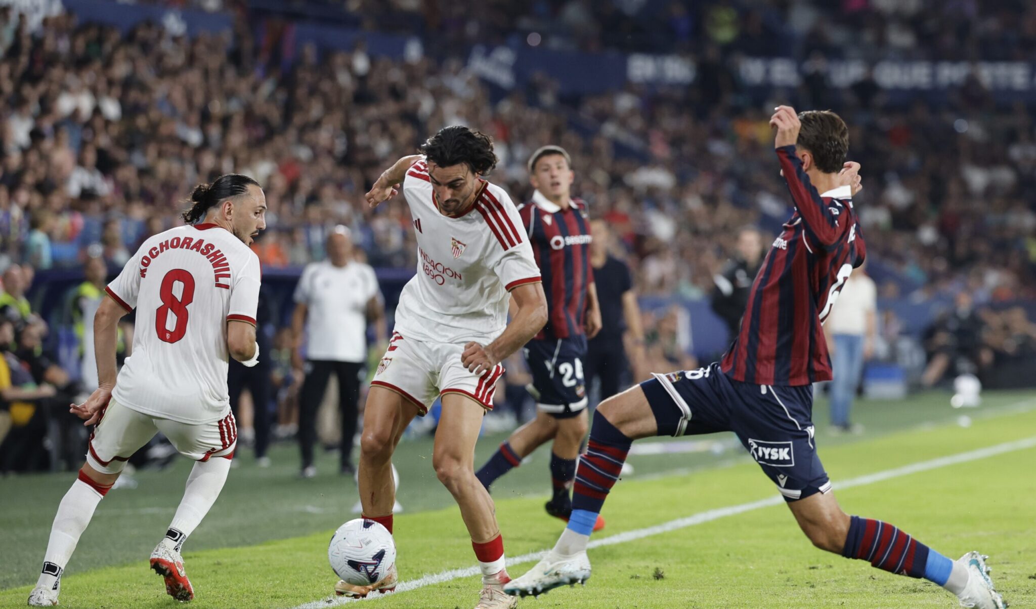 In a nail-biting match, Levante and Sevilla called it quits midway through