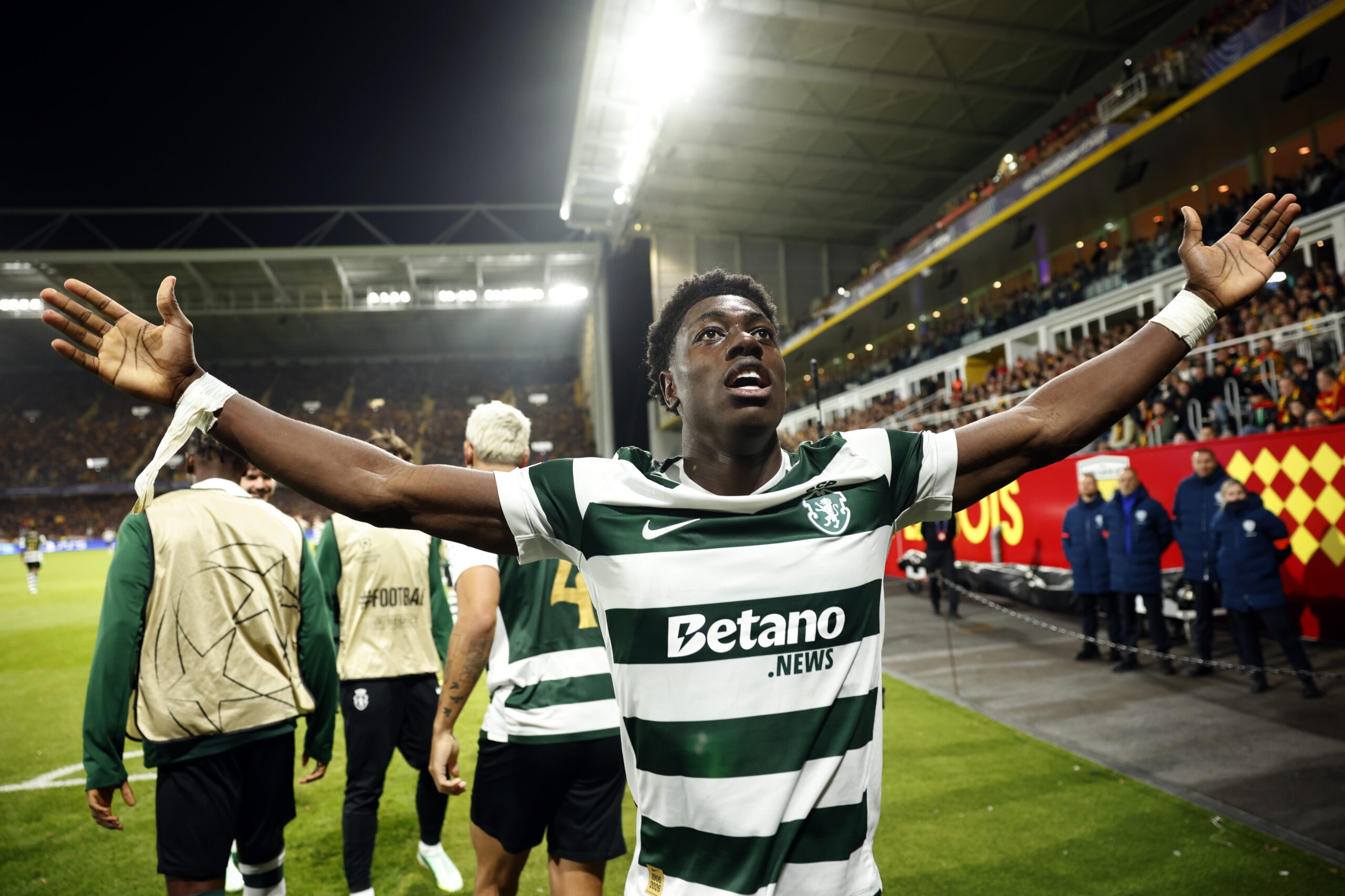 Sporting dominated lens