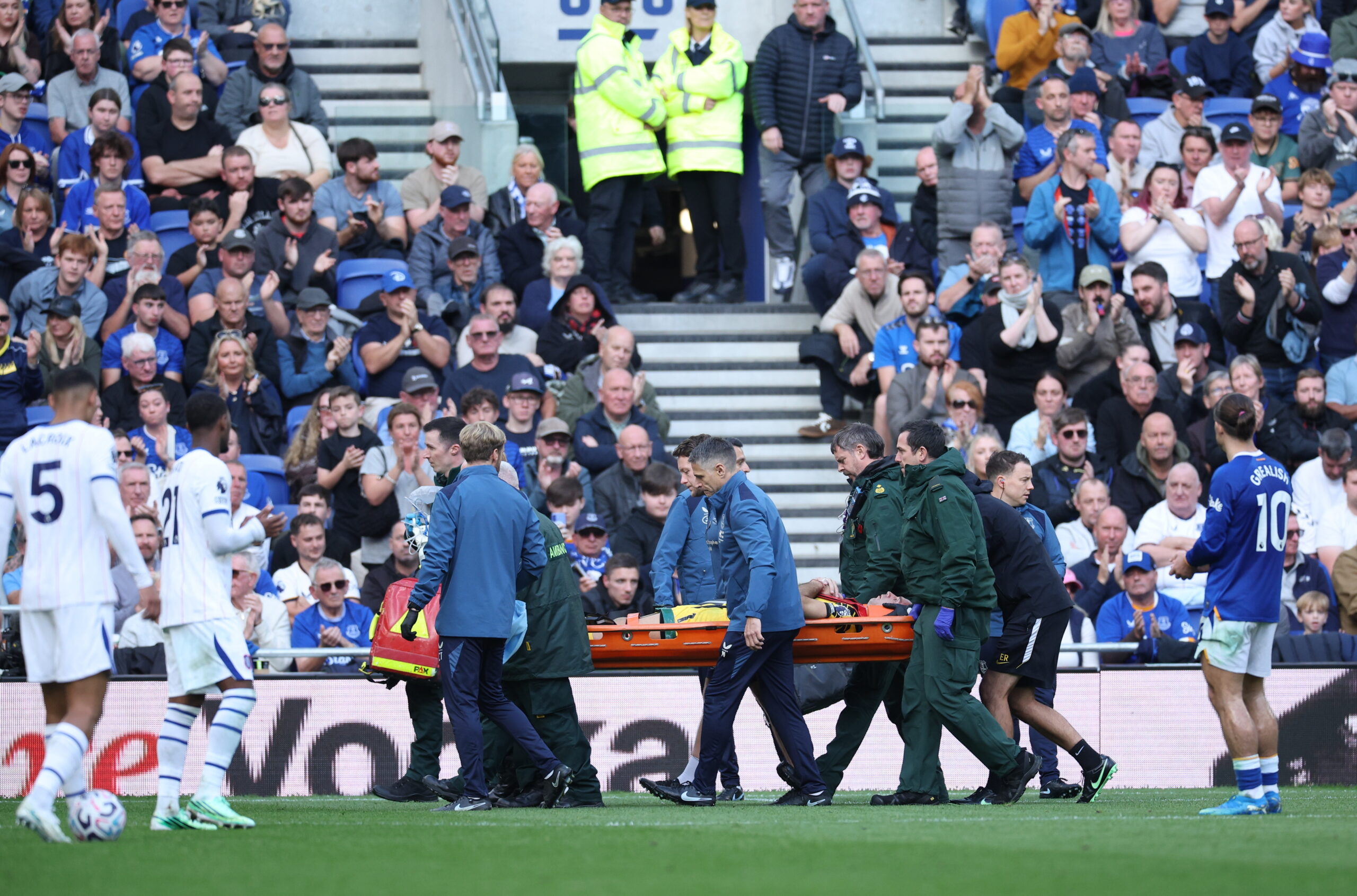 The island was “shocked” by martinez’s serious injury following a collision – He was taken away on a stretcher