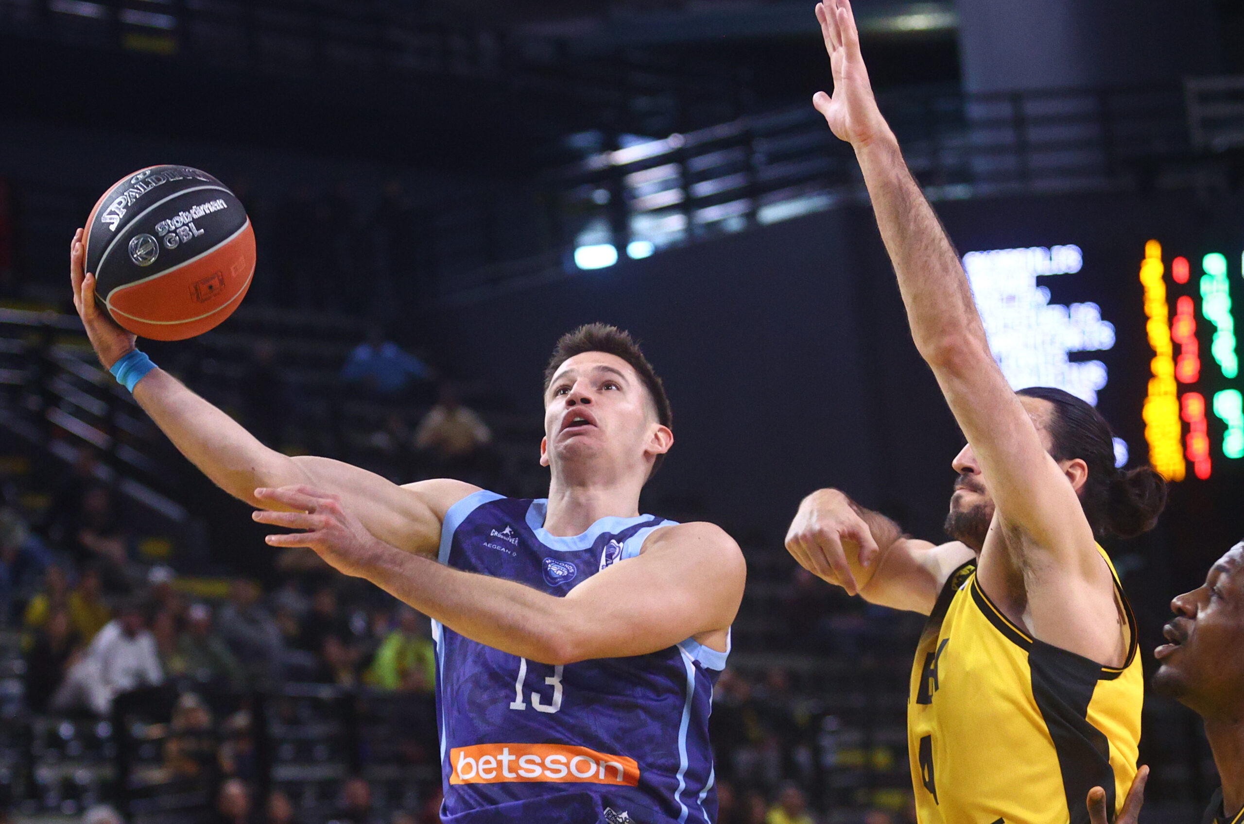 AEK defeated a fierce mykonos team thanks to a key performance by larentzakis and a positive debut by williams (VIDEO)