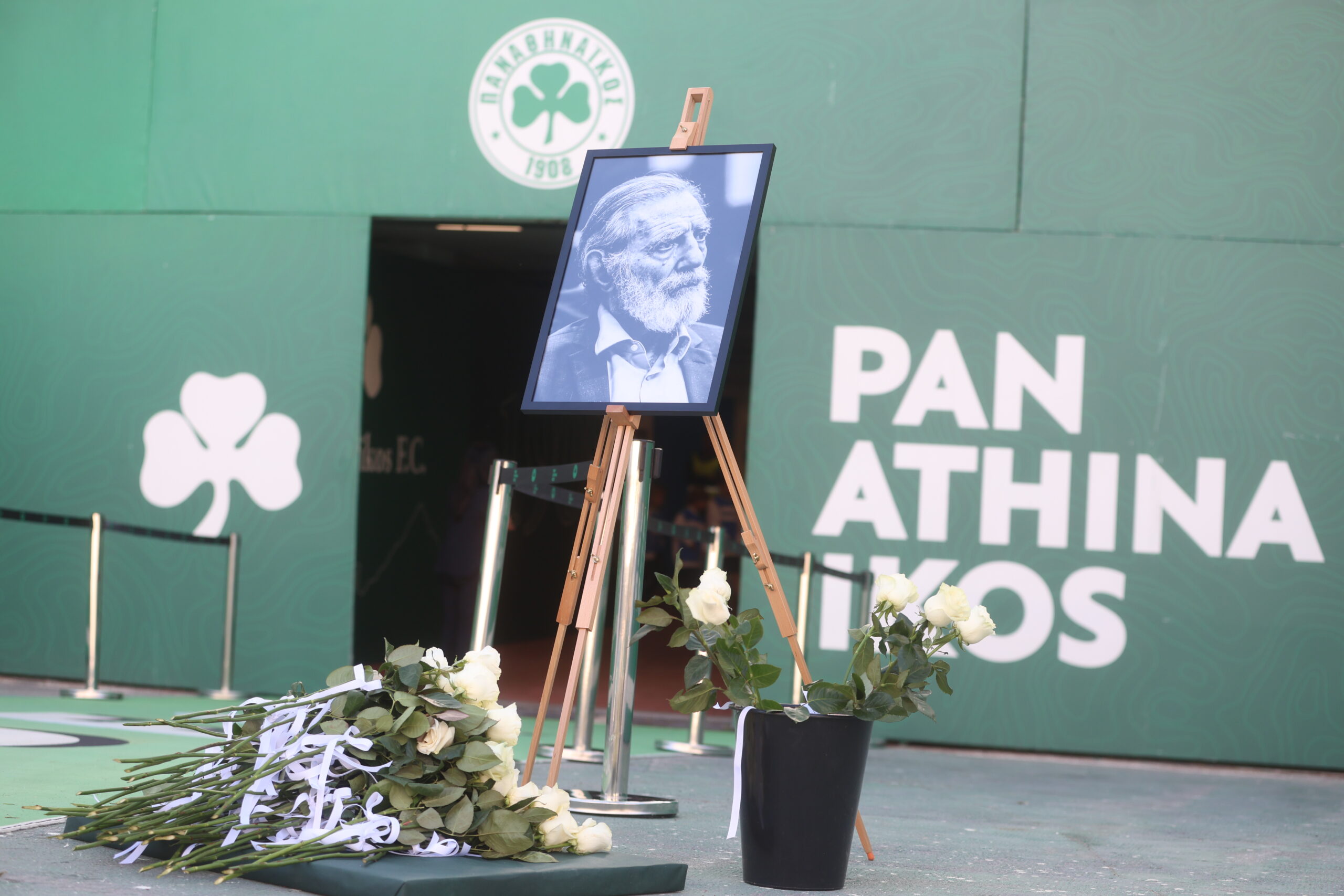 Panathinaikos: Emotional tribute at OAKA for “Captain” Giorgos Vardinoyannis – Players laid flowers