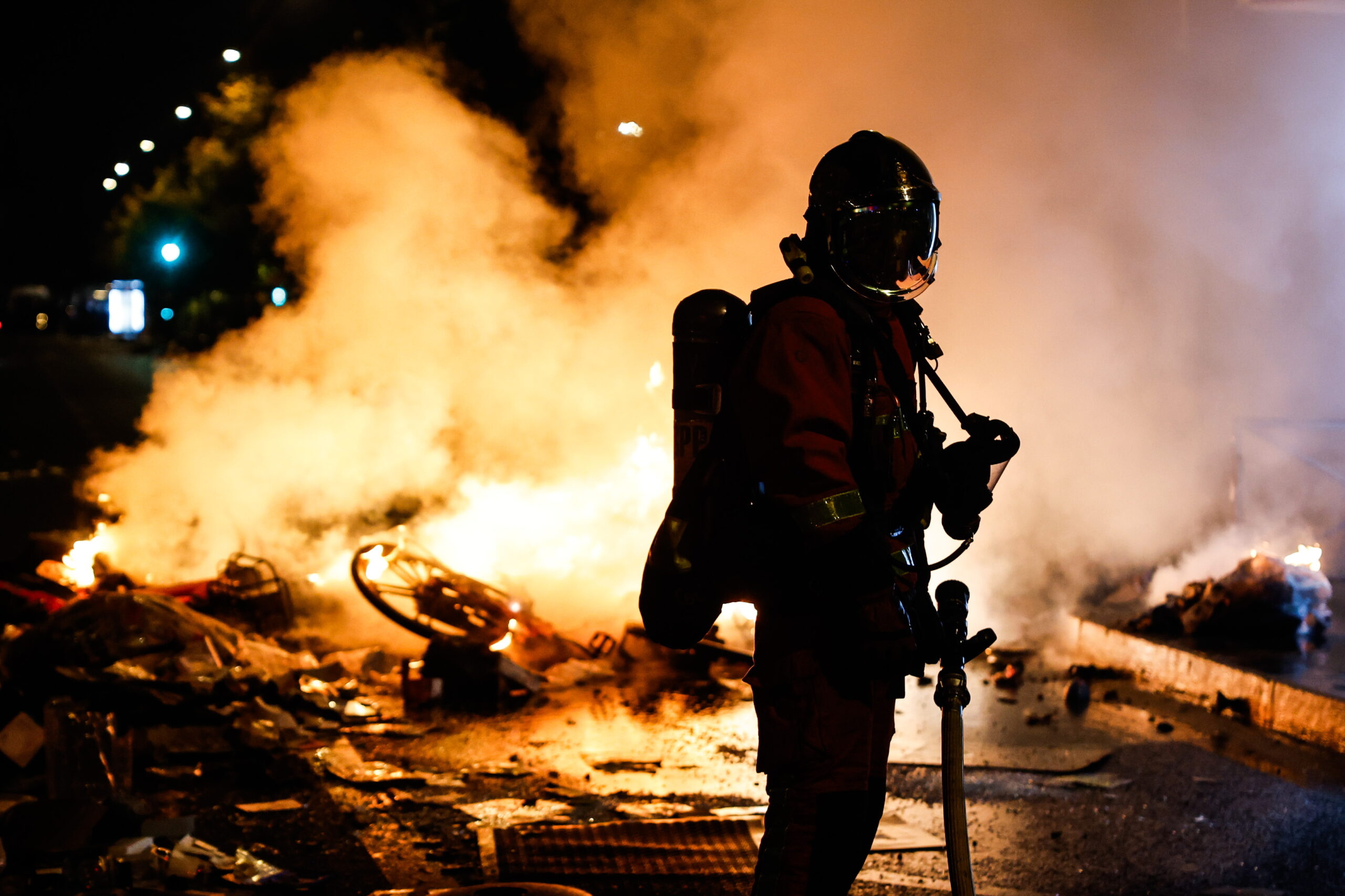 France in the grip of violent unrest: Macron admitted to “shortcomings” in “forecasting and intelligence”