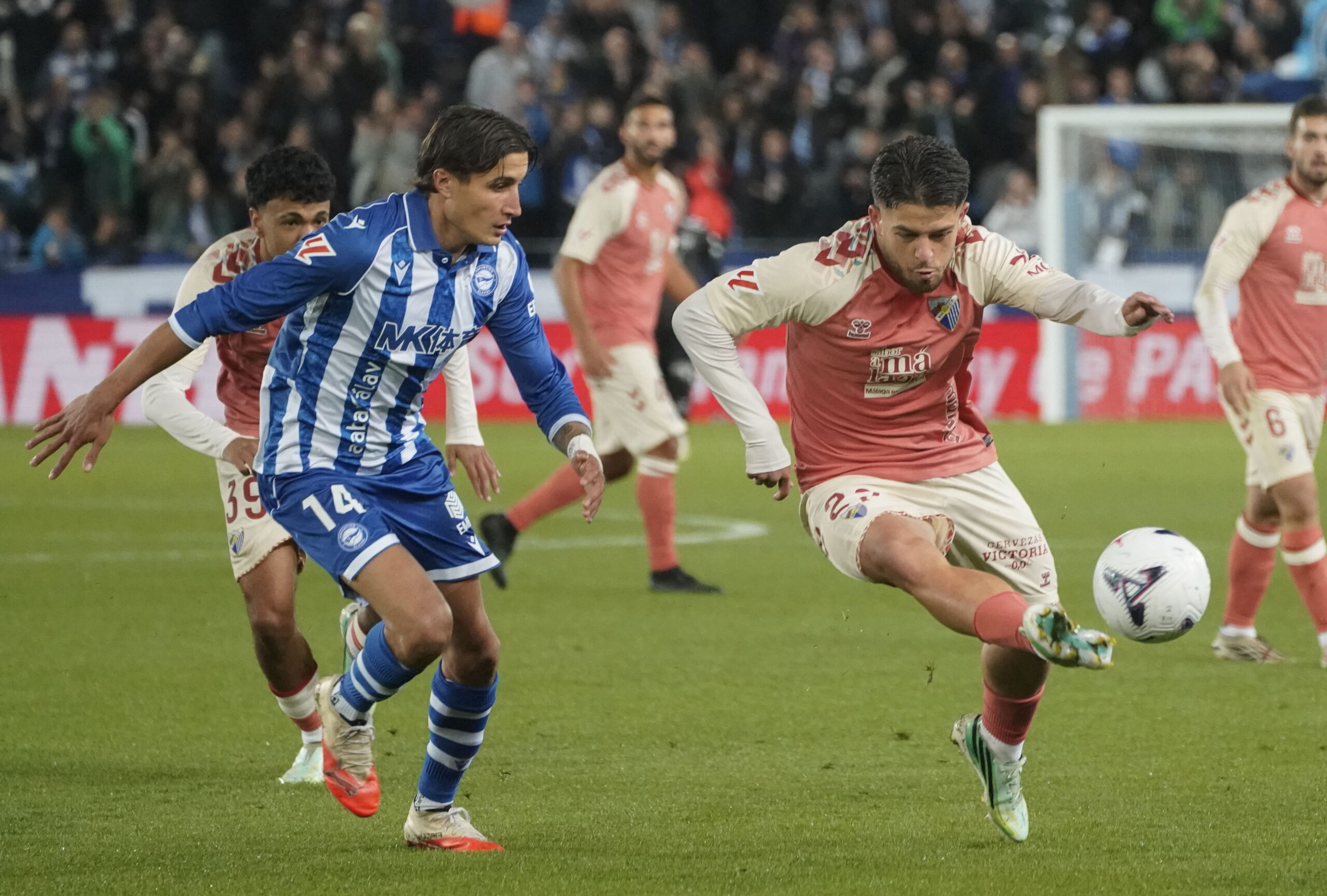 Manás saved Alavés in the 89th minute