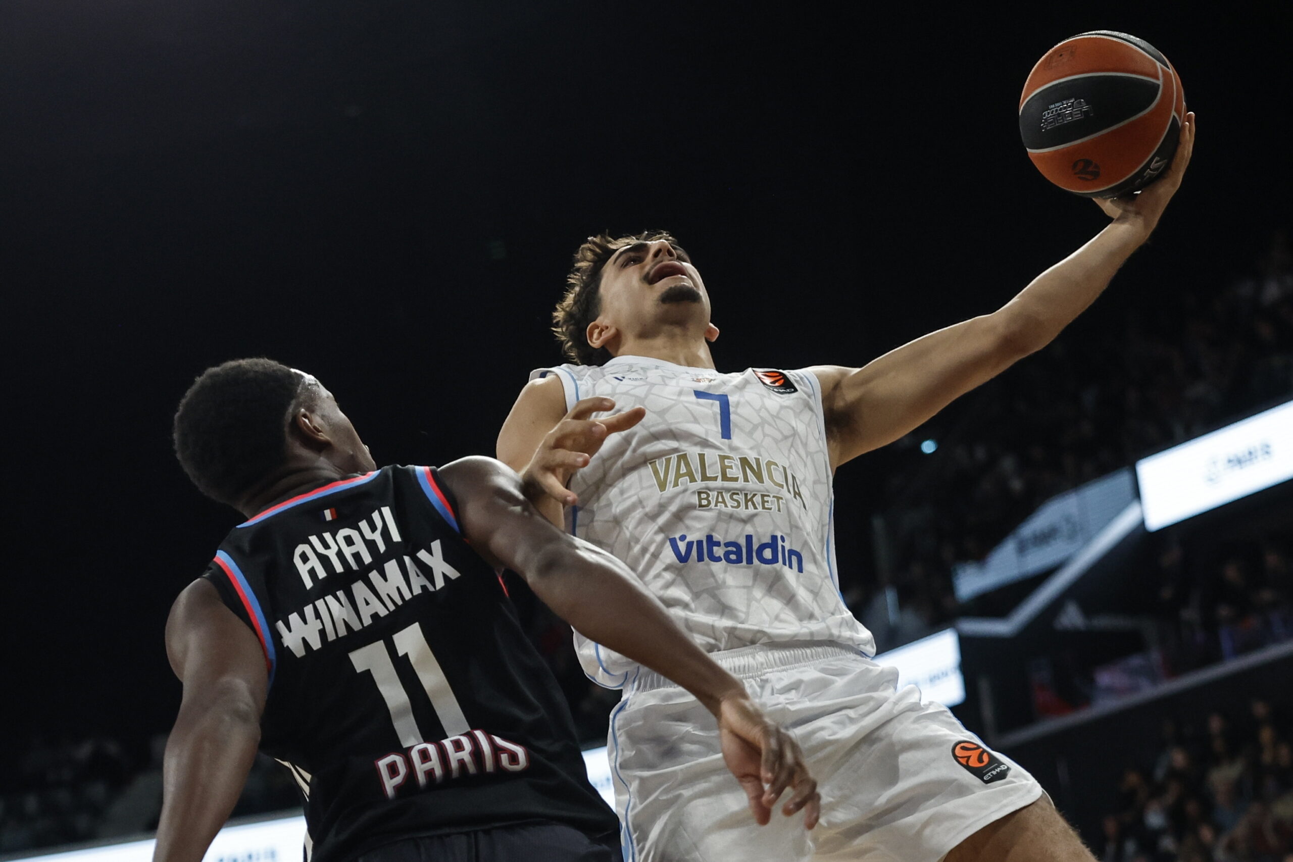 Valencia makes a resounding return to winning ways with a 100-point victory