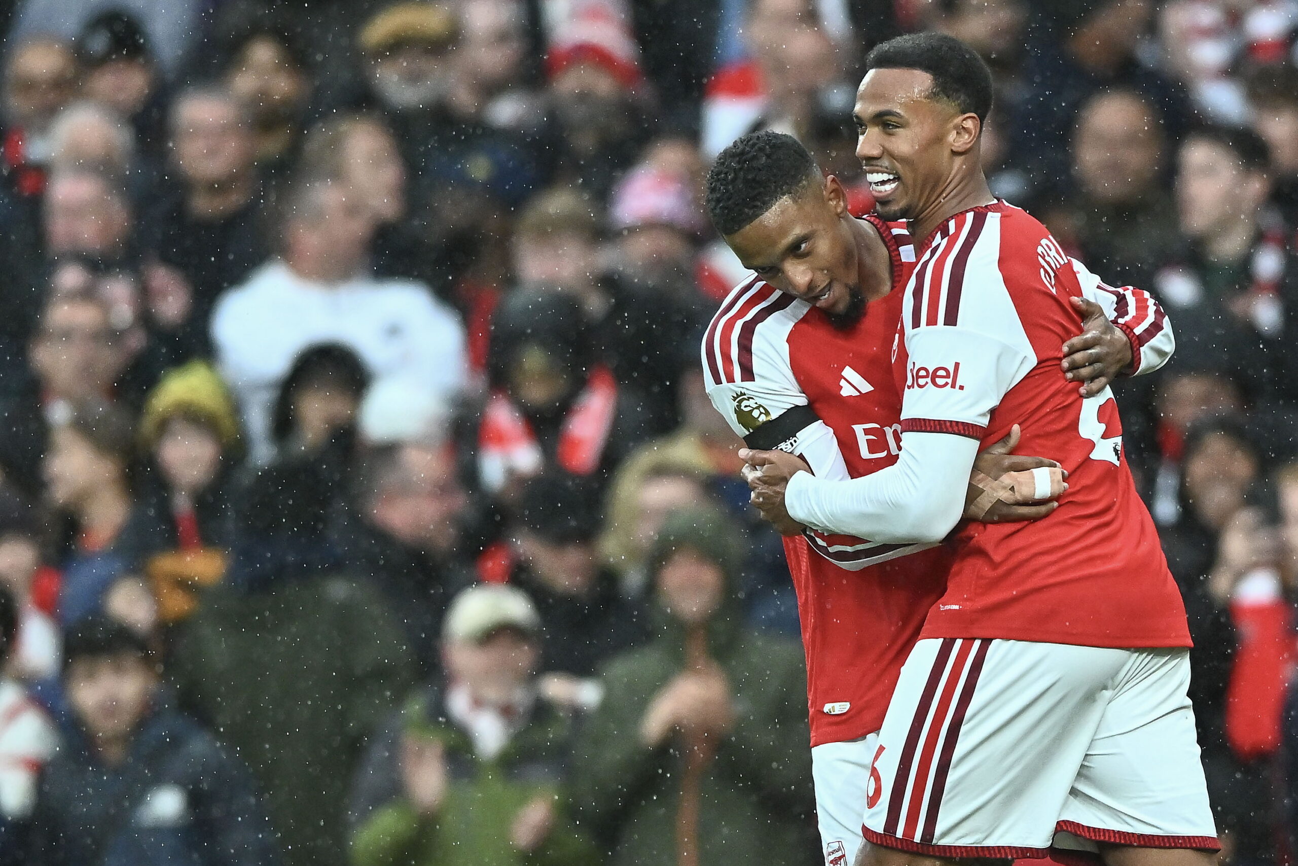 Arsenal’s center backs are “all set”; Arbeloa gains more time at Fulham (VIDEO)