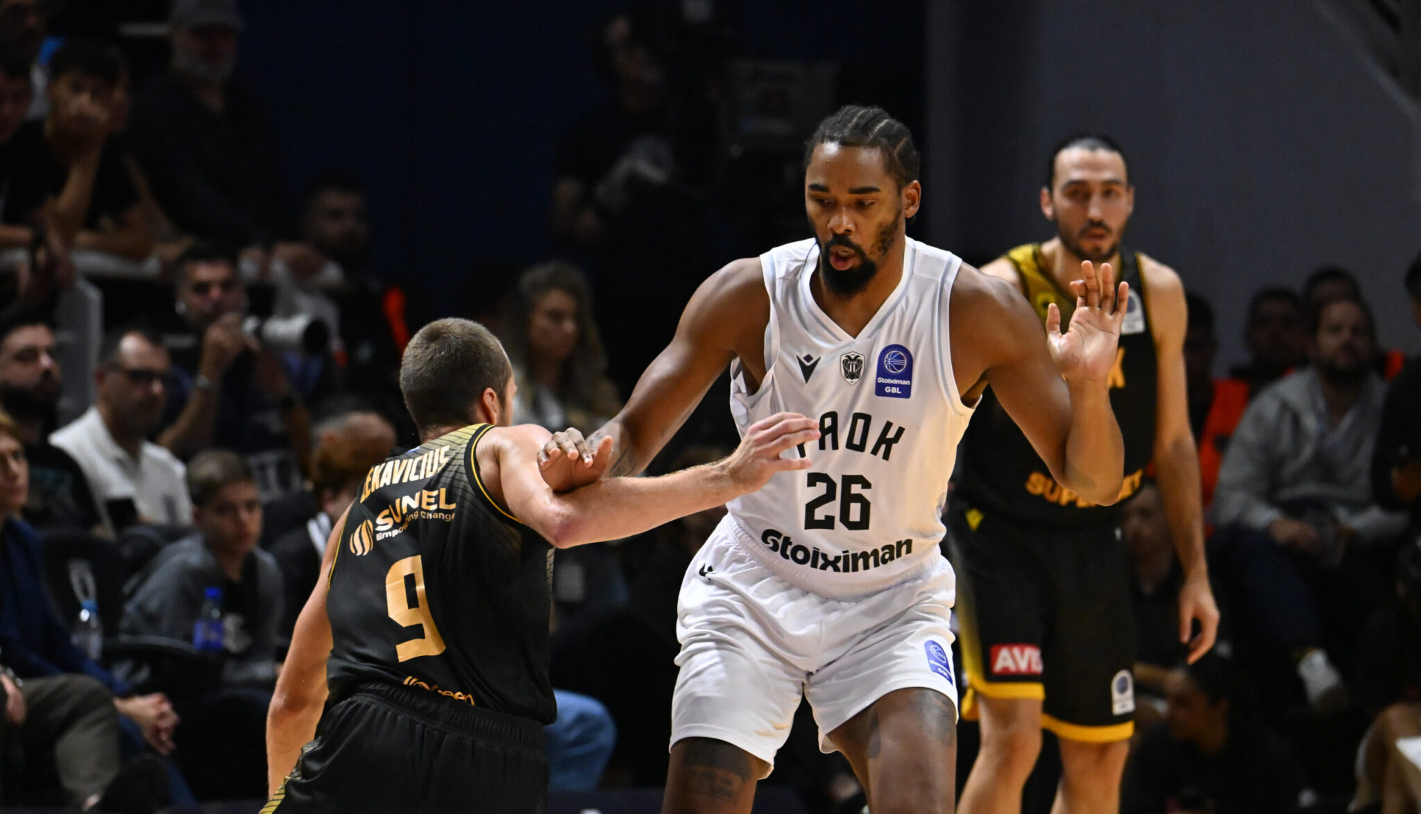 PAOK beat AEK—and—continued their perfect run (VIDEO)