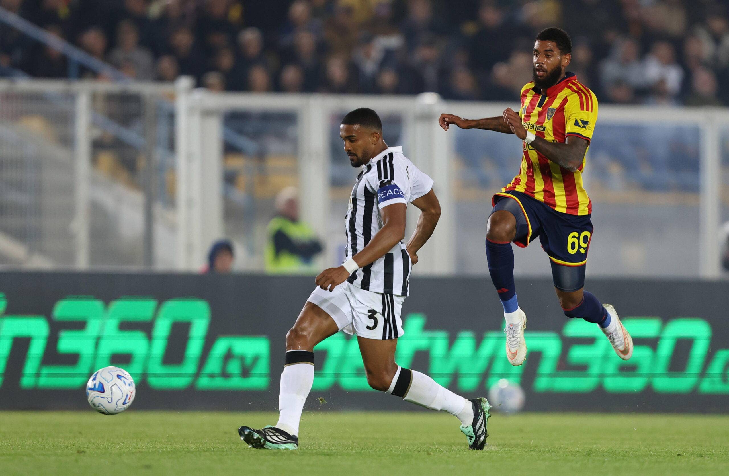 Juventus cruised past Lecce on the road