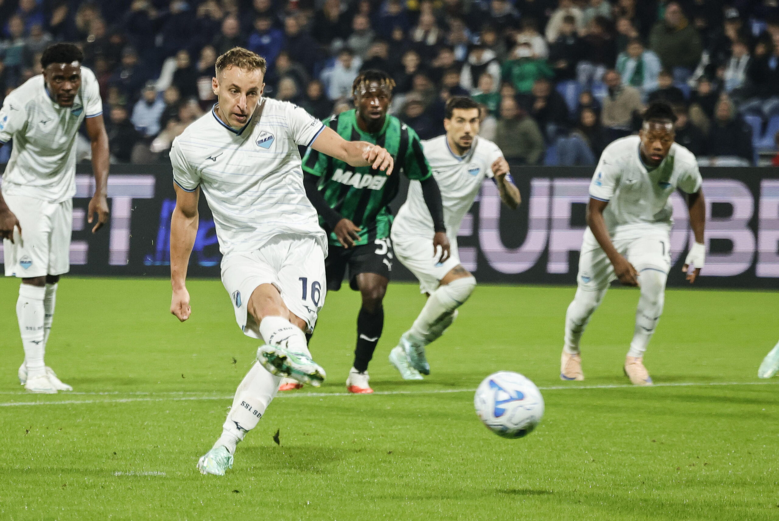 Lazio was on a rampage, scoring six goals in a rout at Sassuolo’s home stadium