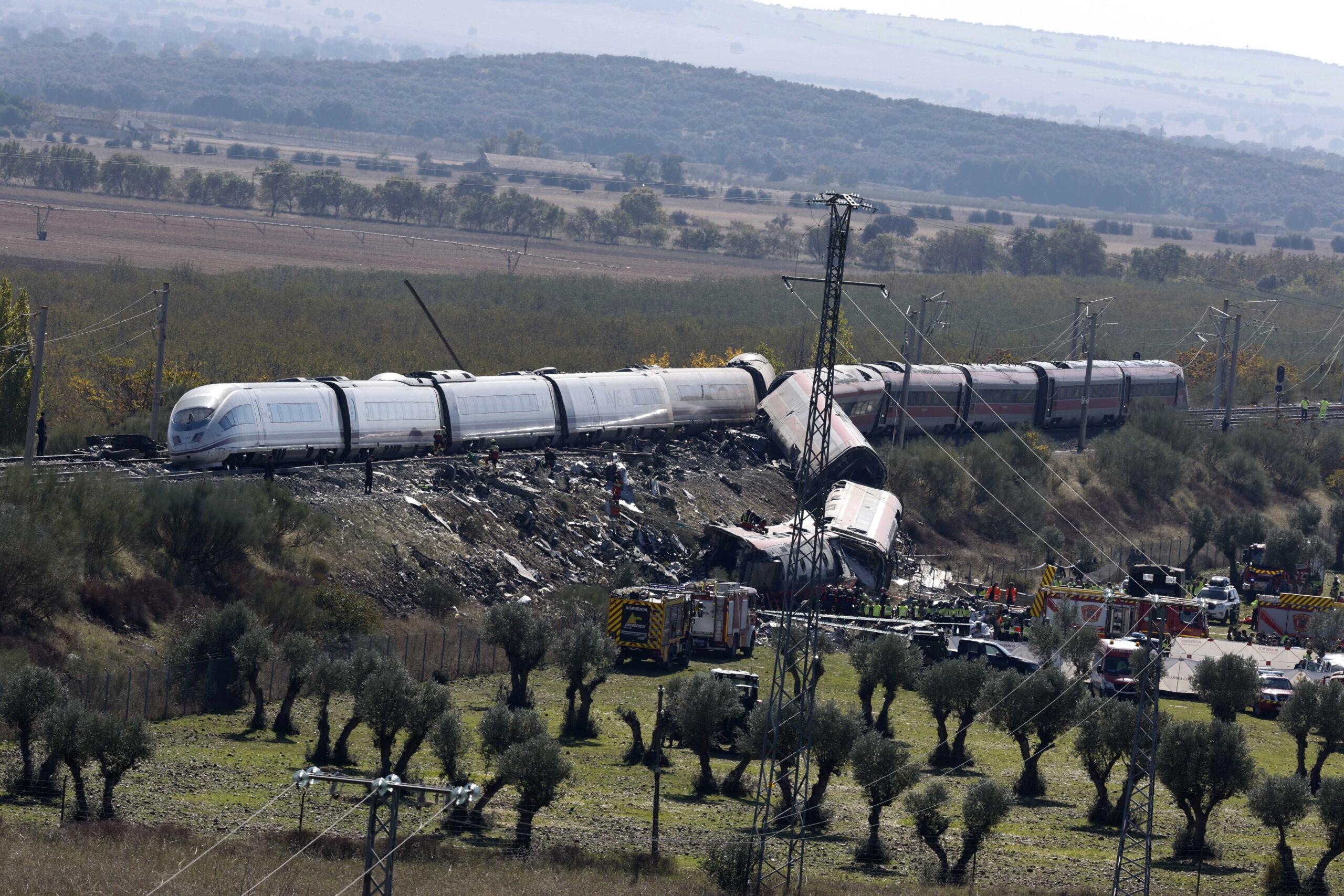 “The red traffic light was on,” and they let him pass: Human error behind the tragedy in Spain