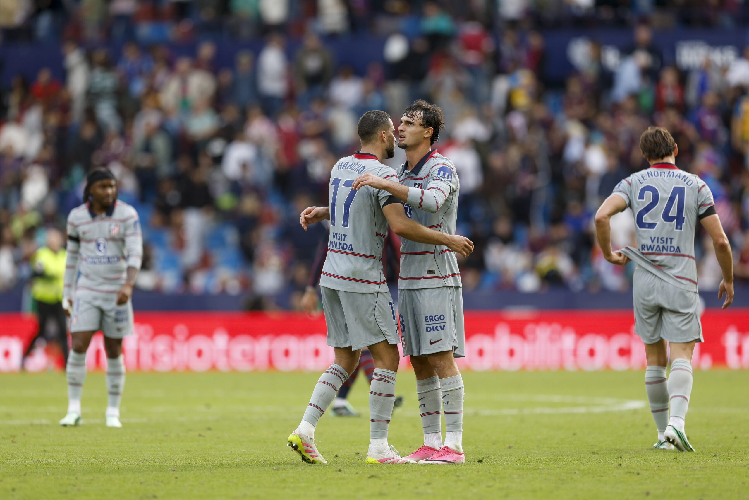 Seventh straight win for Atlético, which also won at Levante’s home stadium and climbed to the top of the standings