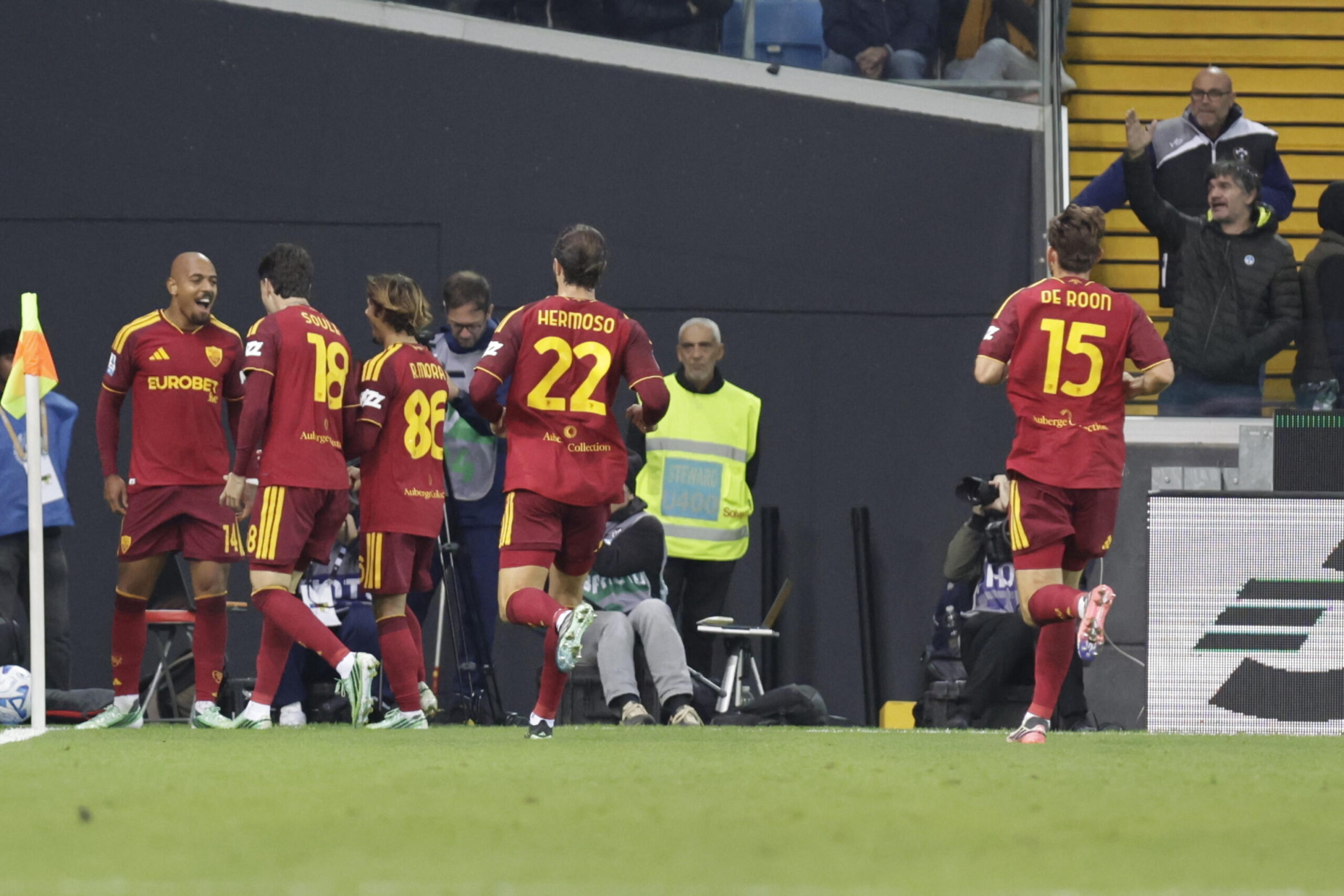 Roma crushed Udinese with a first-half scoring spree