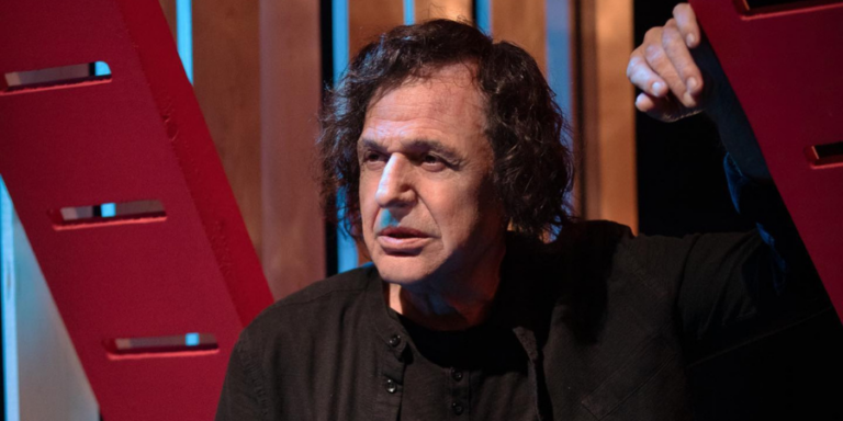 Vasilis Papakonstantinou: He is being treated at a private hospital, with Eleni Randou and their daughter by his side