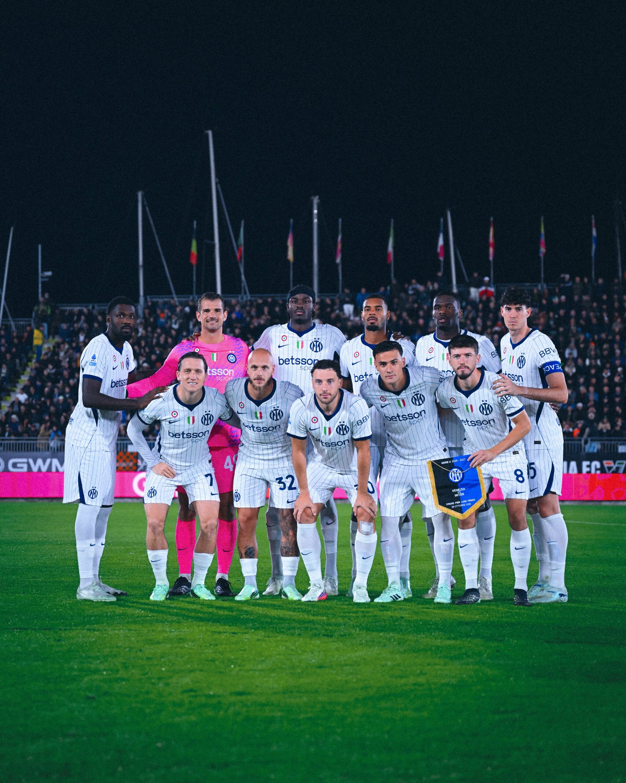 Inter’s “double” with two own goals in Venice; Bologna stunned Milan and San Siro