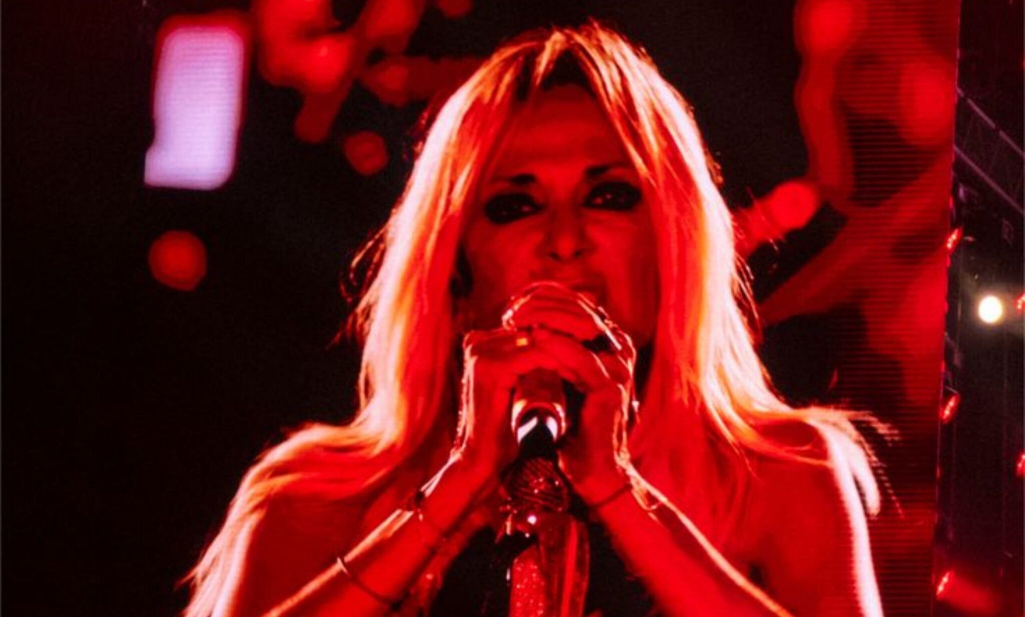 “I hear that Anna Vissi is the greatest Greek singer. That bothers me—slow down a bit, guys.”