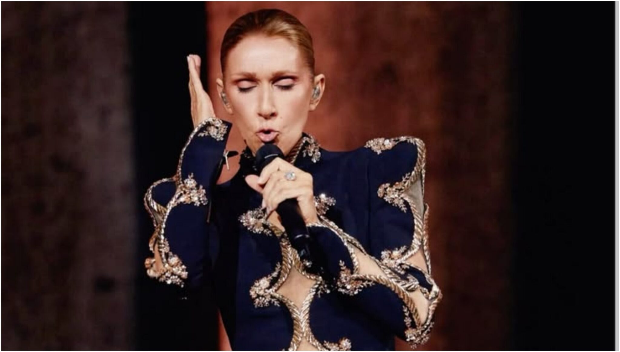 Celine dion: She fell on stage in paris – Her reaction in front of the audience