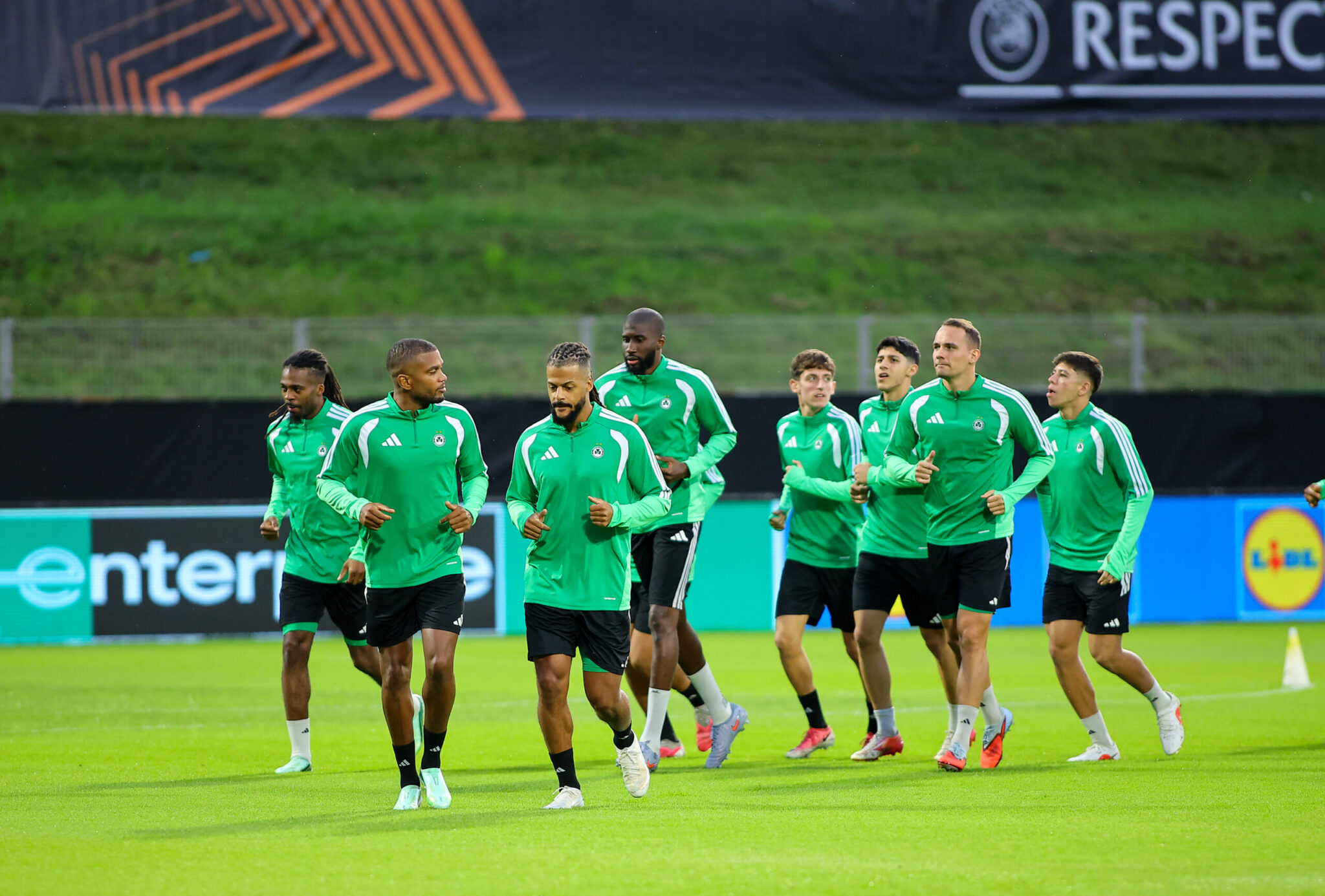 Omonia is all set and ready for the tsélie (PHOTO)