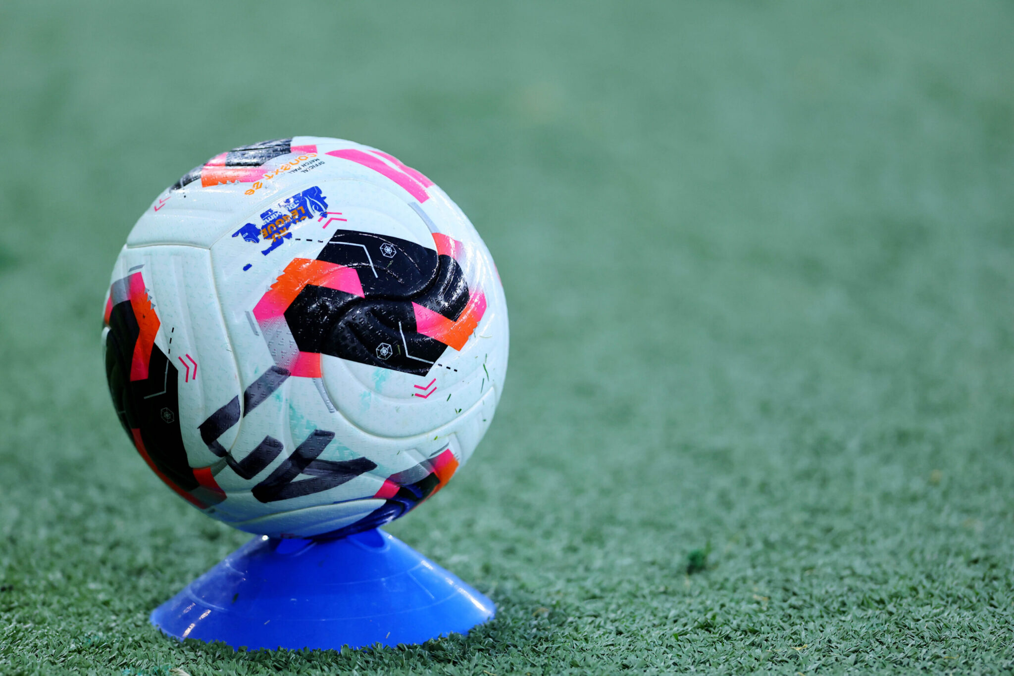 Krasava ENY-AEK: The home team aims to pull ahead, while the visitors aim to stay at the top