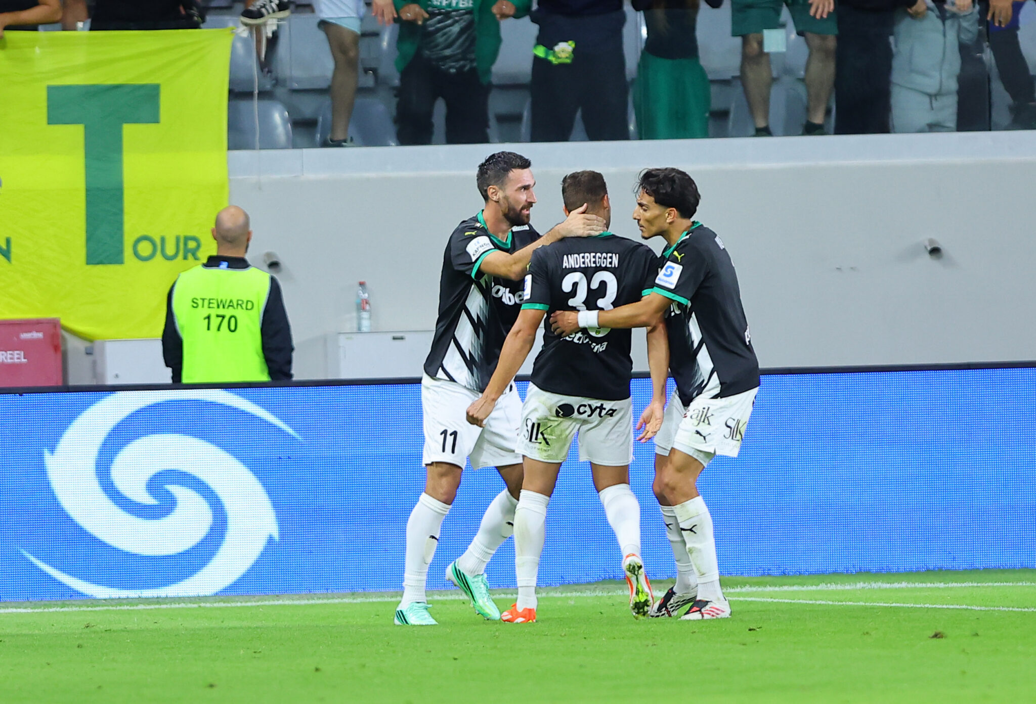 AEK: Lost the top spot, but salvaged a point