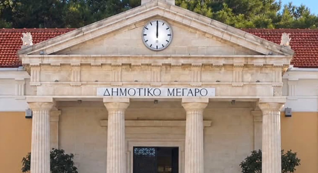 The clock at Paphos City Hall is back in place
