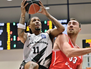 With a superb performance by McIntyre, a shorthanded Olympiacos defeated the feisty Vikos Falcons in the historic match in Ioannina (VIDEO)