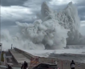 8-meter waves crash onto Taiwan’s coast: Thousands of households without power after Typhoon Champi passed through