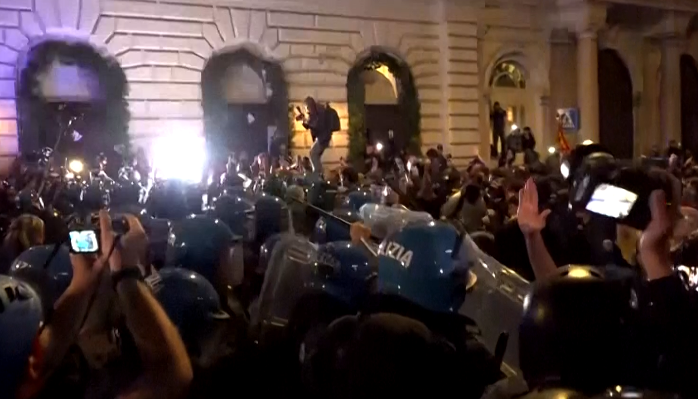 Chaos in Italy as well: The Colosseum has opened its doors; clashes in Rome, Turin, and Bologna