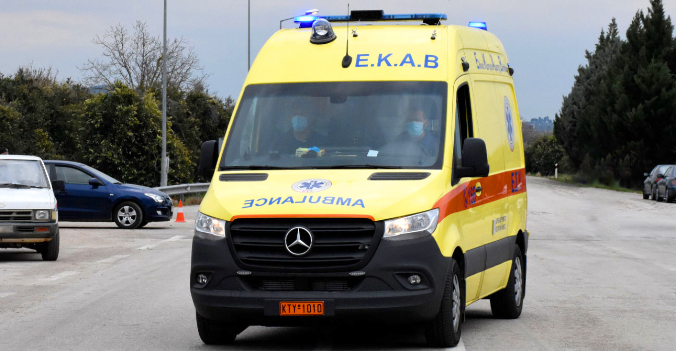A 28-year-old man was injured by gunfire in Corfu; authorities are investigating the possibility of an accident