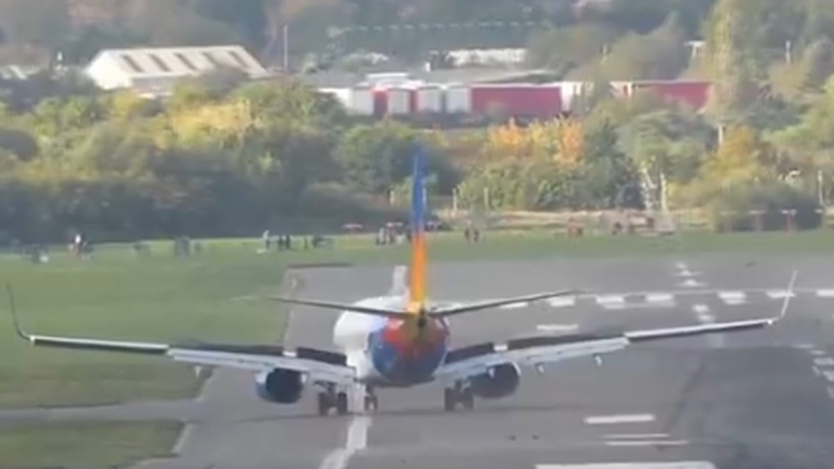 VIDEO: Thrilling landing in Birmingham—aircraft veered off the runway