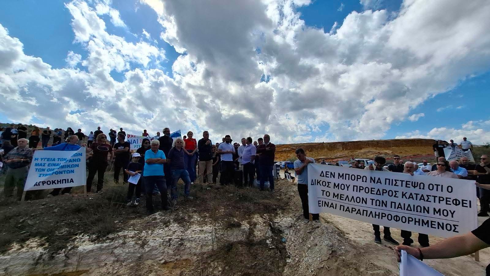 Protest Against the Asphalt Project in Mitsero: “My Own President Is Destroying My Children’s Future” (PHOTO)