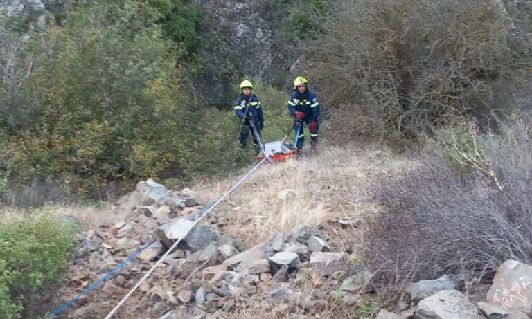 PHOTO: Woman trapped in a 40-meter-deep gorge; rescue operation underway